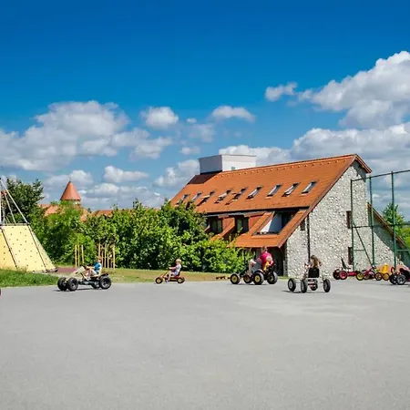 Kolping Family Szálloda 4*